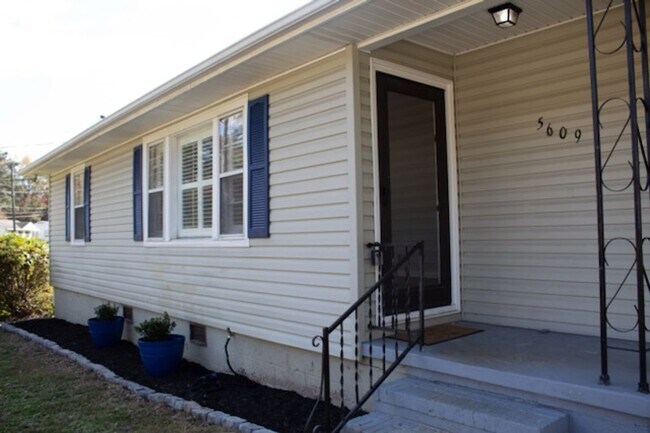Building Photo - North Columbus Cutie- 5609 Alice Dr