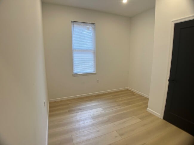 Building Photo - 3010 N Marvine St