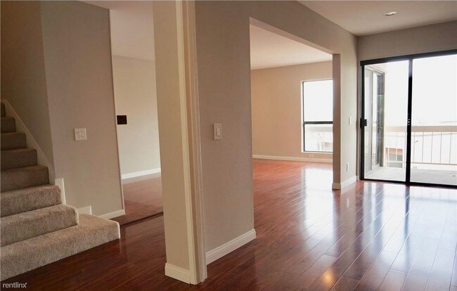 Building Photo - 3 br, 3 bath - 746 Portola Ter