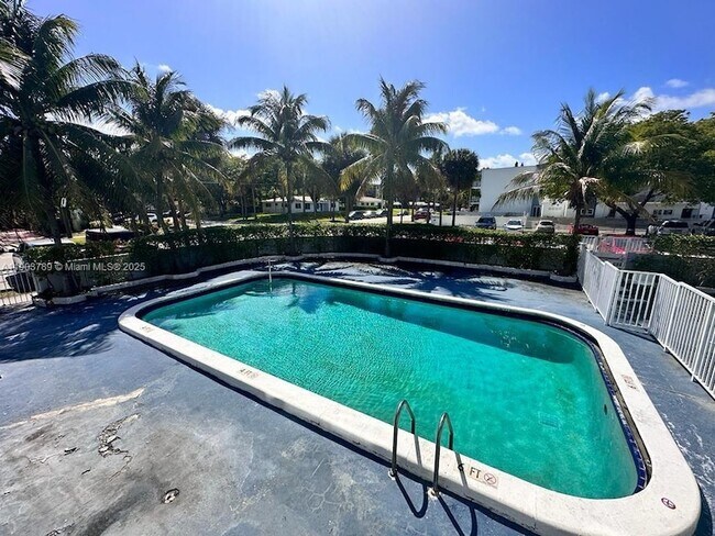 Foto del edificio - 2175 NE 170th St