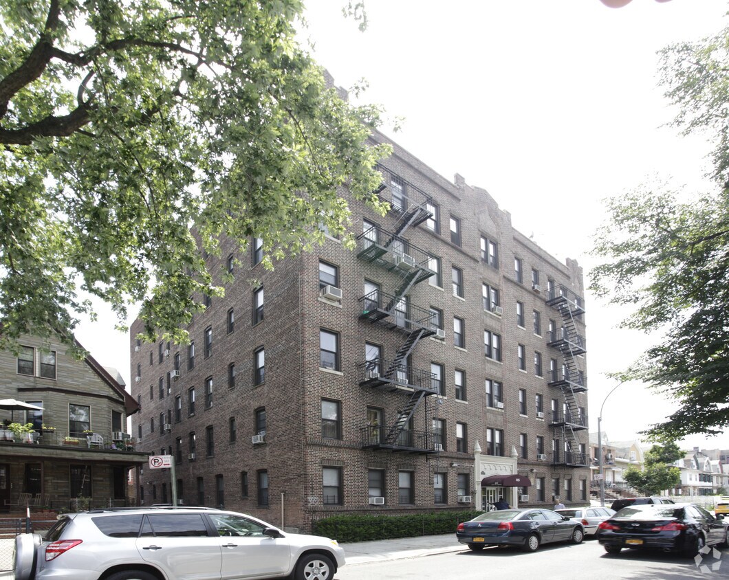 Building Photo - 1025 E 14th St