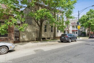 Building Photo - 626 W 18th St