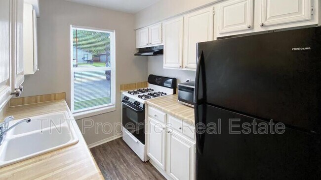 Building Photo - 1518 Pine Ridge Dr