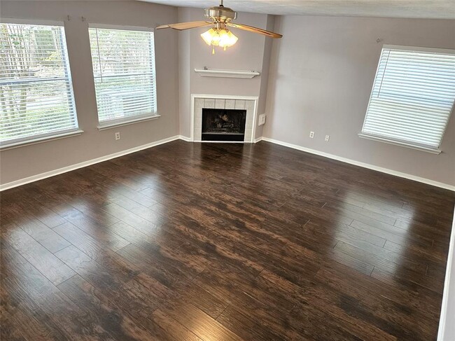 Building Photo - 1734 Oak Ridge Dr