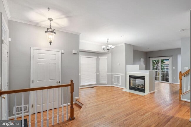 Foto del edificio - 6081 Madison Pointe Ct