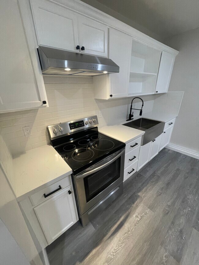 Kitchen space - 6808 Neil St