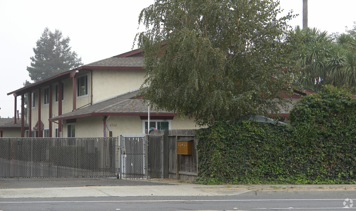 Foto principal - Thornton Apartments