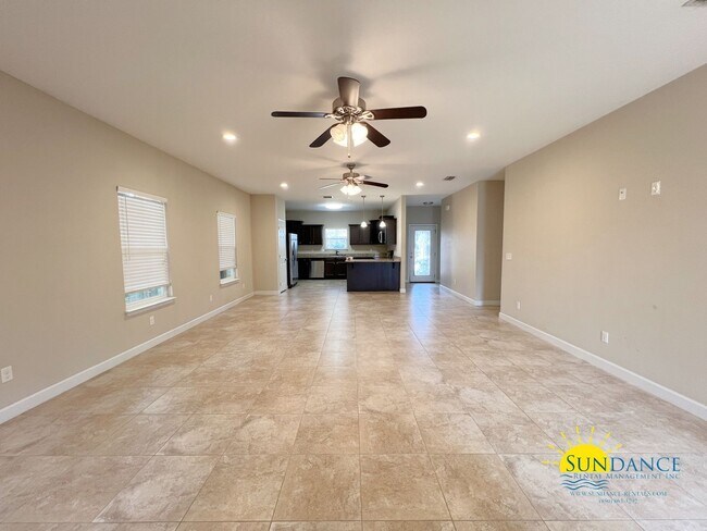 Building Photo - 3 Bedroom Home in Mary Esther near Hurlbur...