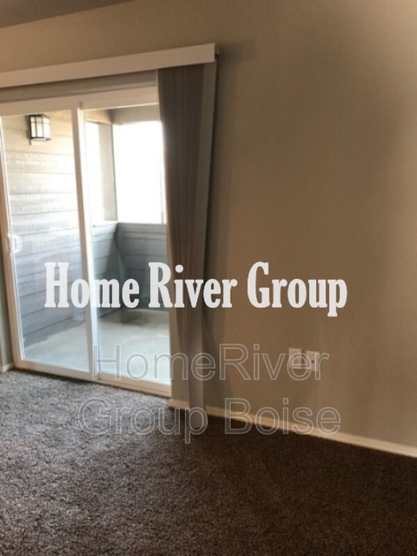Foto del edificio - 1324 S Edgewater Cir