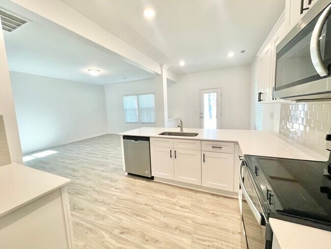 Foto del edificio - Paired Home minutes from I-85 off of Jack ...