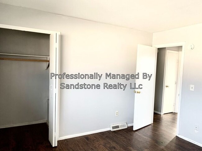 Building Photo - 2 Bedroom 1.5 Bath Townhouse