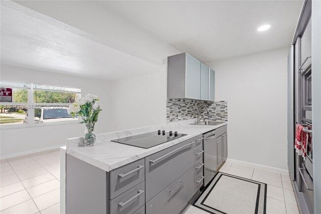Building Photo - 543 SW 61st Terrace