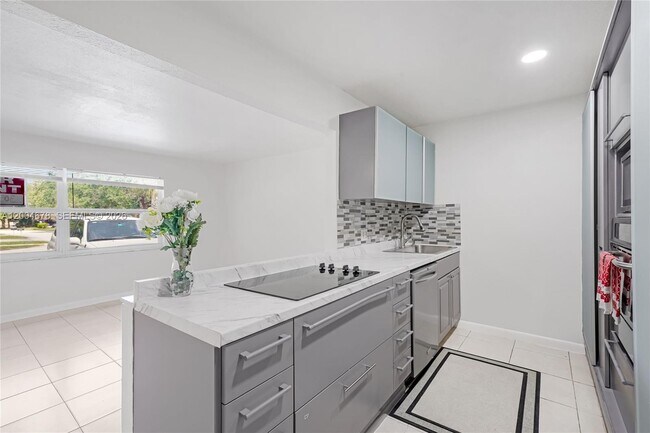 Foto del edificio - 543 SW 61st Terrace