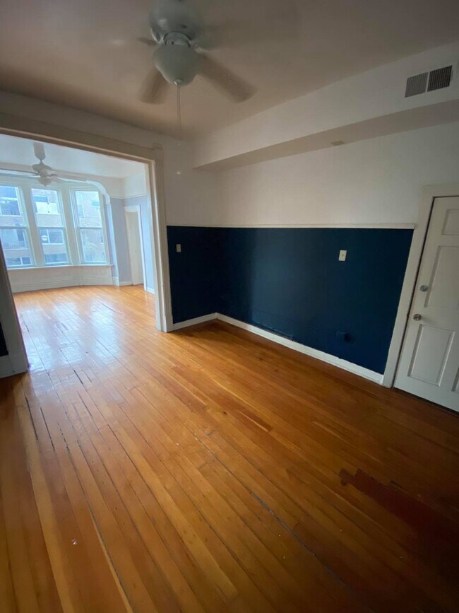 Dining Area - 1755 W Division St