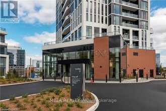 Building Photo - 25 Wellington St S