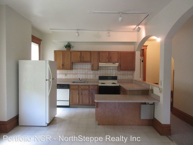 Building Photo - 303 Wilber Ave