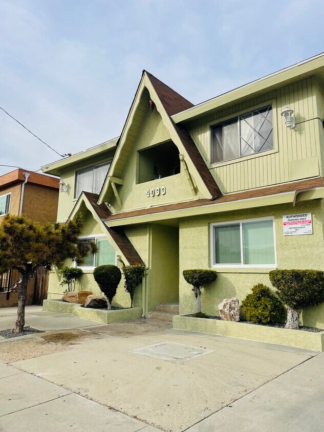 Front of building - 4033 W 135th St