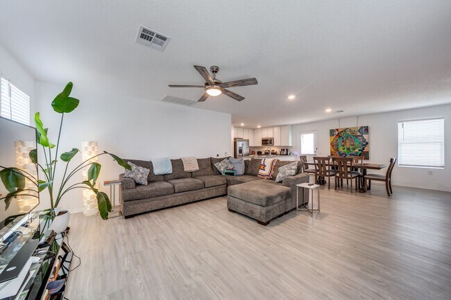 Foto del edificio - 3-BEDROOM HOME IN NORTHEAST CROSSING