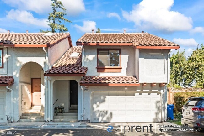 Building Photo - 3 br, 2.5 bath Townhome - 35632 McCarty Co...