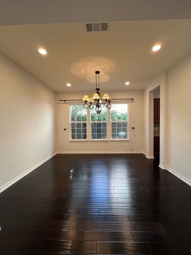 Foto del edificio - Spacious Single Story Home in Columbus Square