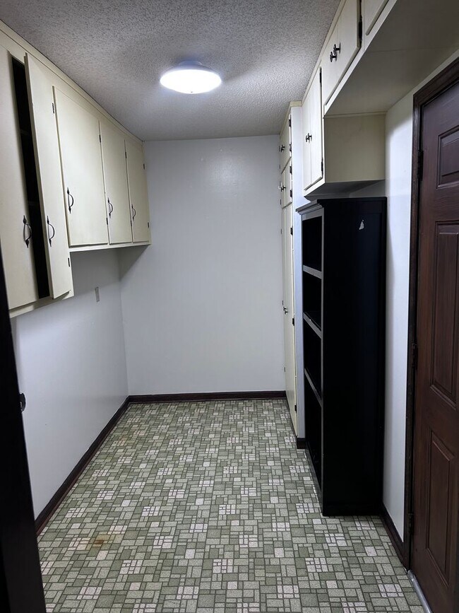 Foto del edificio - 1601 Cedarbrook Dr