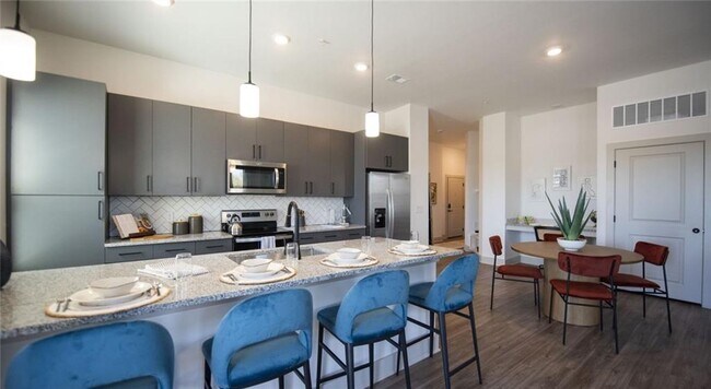 Building Photo - 1000 Rea Dr SW