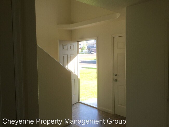 Building Photo - 3 br, 2.5 bath House - 4008 Saddle Ridge Tr.