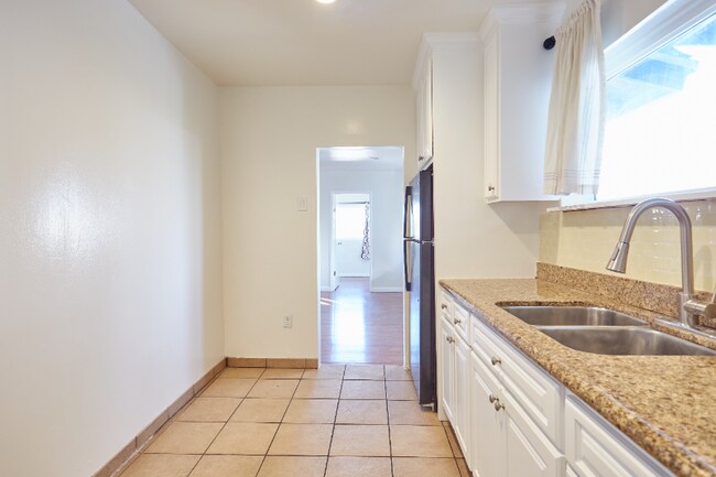 Foto del edificio - 1053 N Eastman Ave