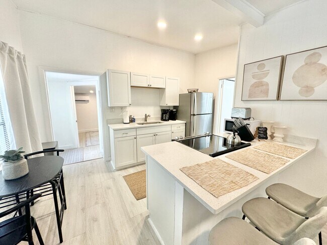 Foto del edificio - PHA (4073 Springs Ln)
