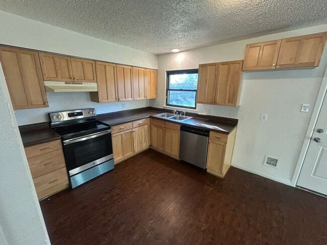 Building Photo - Ready to move in...