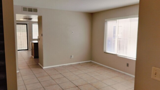 Foto del edificio - Awesome 2 Bedroom Townhouse Central Las Vegas!