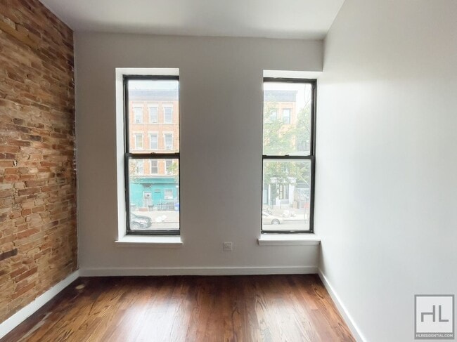 Building Photo - TOMPKINS AVENUE / Spacious 4-Bed 1-Bath