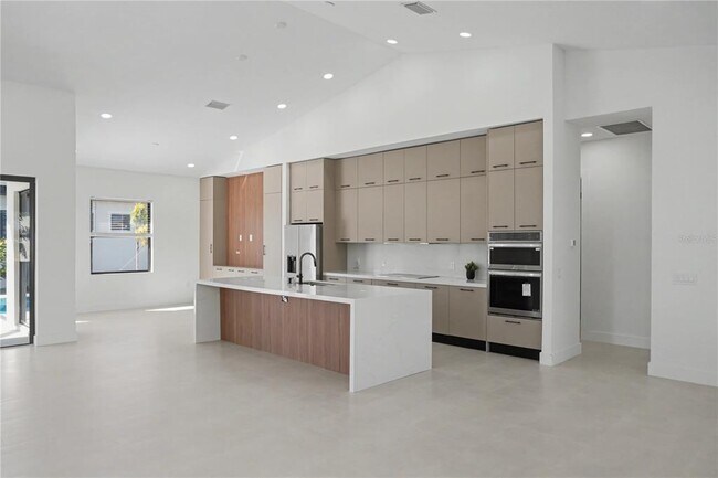 Building Photo - 14687 Lillian Cir