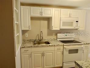 Foto del edificio - 4204 N Manhattan Ave