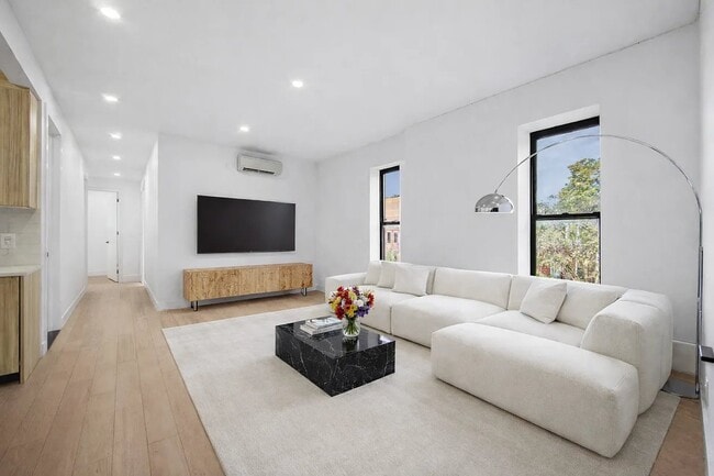 Building Photo - 411 11th St