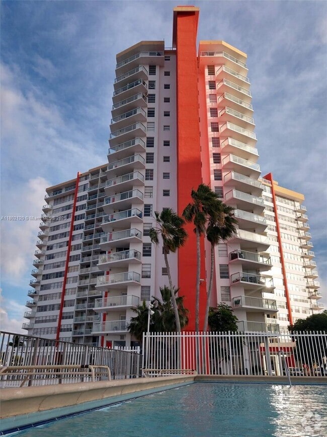 Building Photo - 1301 NE Miami Gardens Dr