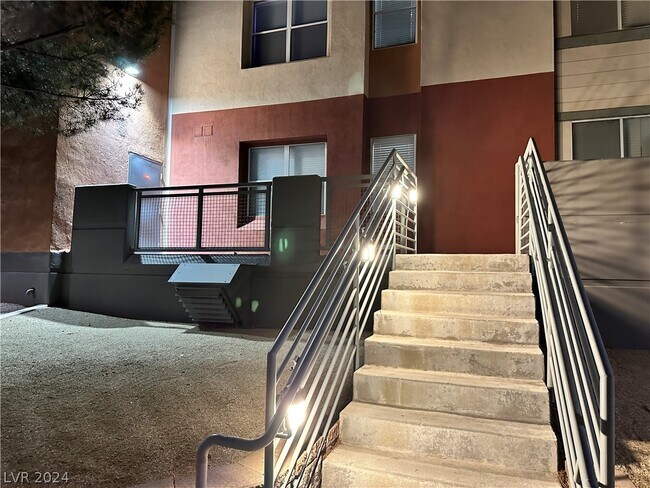 Building Photo - 19 E Agate Ave