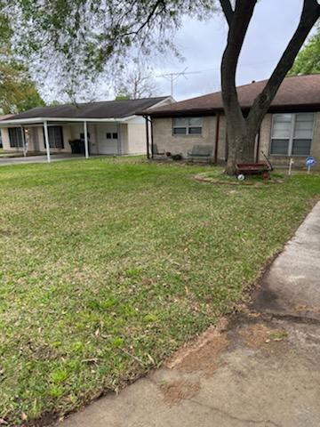 Front of house view - 207 Kelly Ln