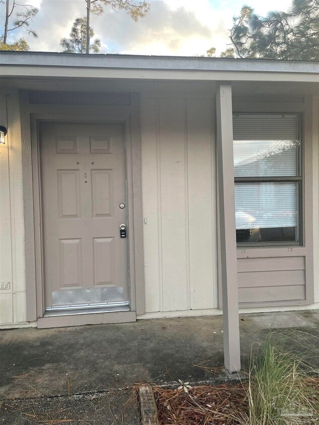 Primary Photo - 10049 Hillview Rd