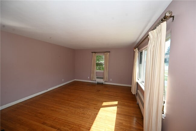Building Photo - 30 Redfern Dr