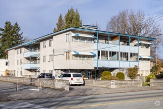 Building Photo - College Manor Mainstreet Apartments
