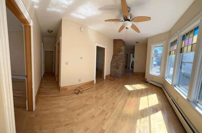 Building Photo - 19 Hickok Pl