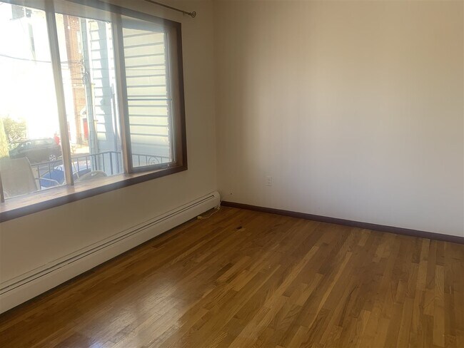 Foto del edificio - 81 Beacon Ave