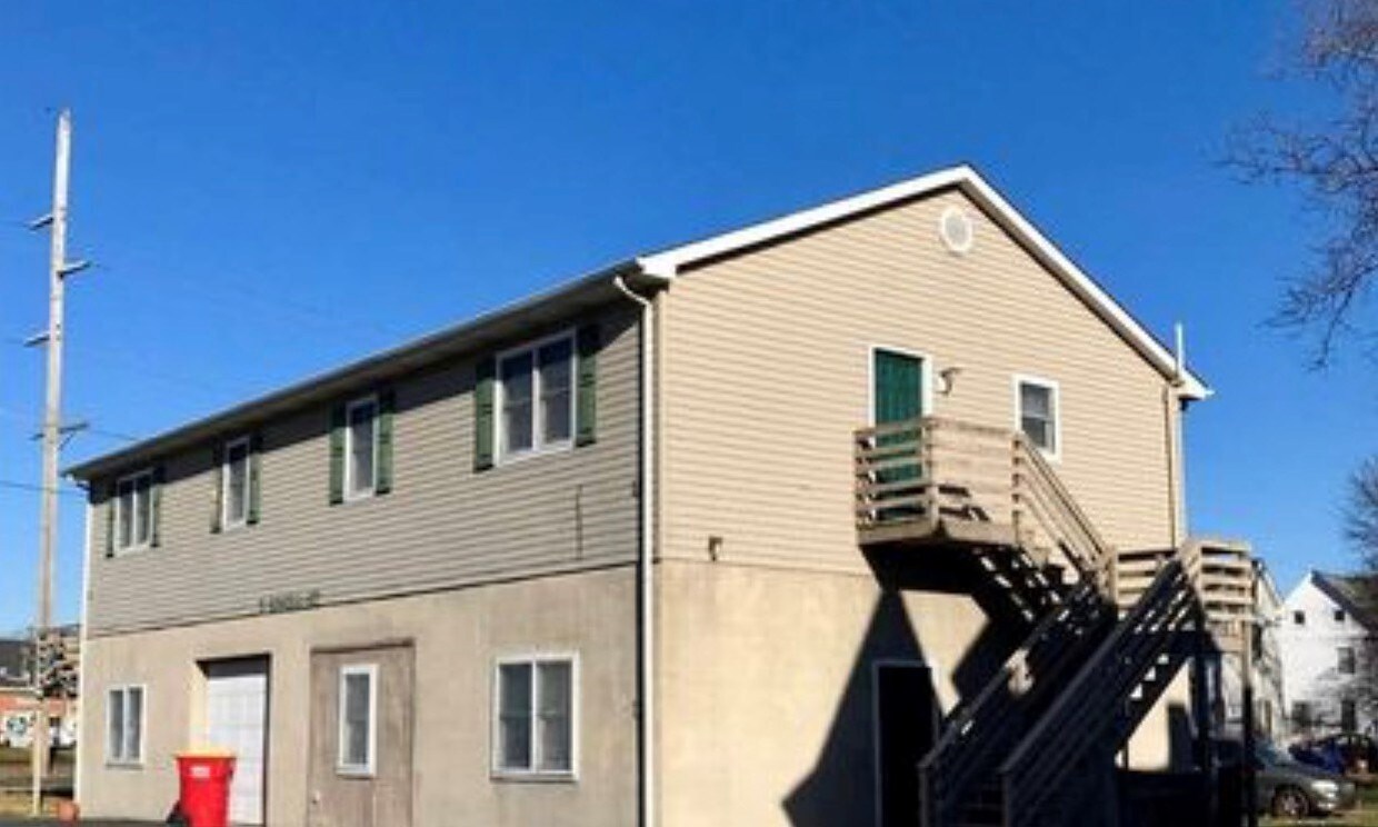 RENTAL APARTMENT 2 Bdr 1 Bath Apartment. - 5 E Sewell St