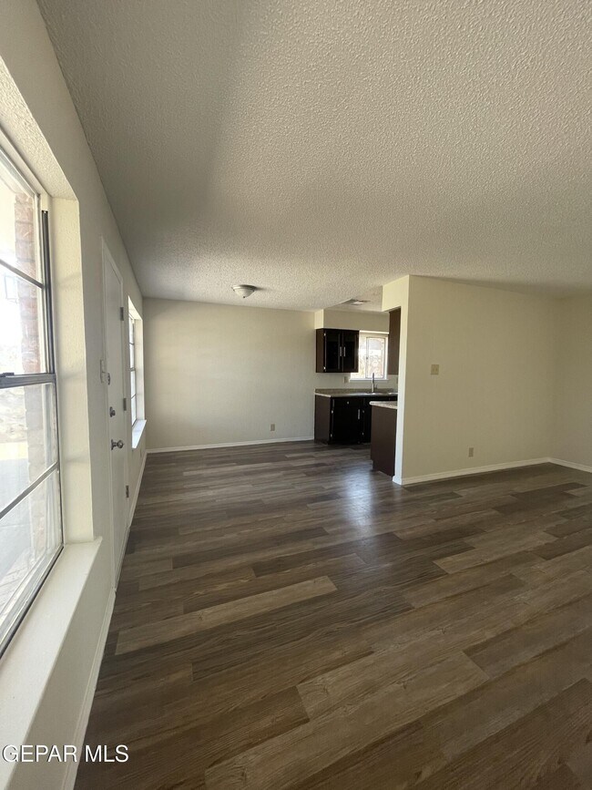 Foto del edificio - 3409 E Glen Dr