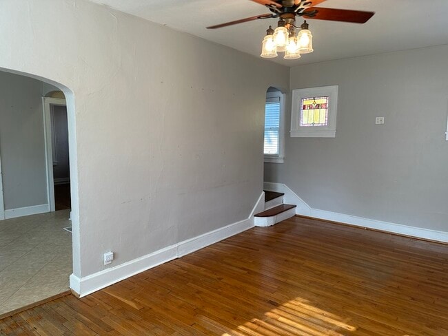 Building Photo - Charming Home 2 Bedroom 1 Bath Home In Krkwood, Mo.