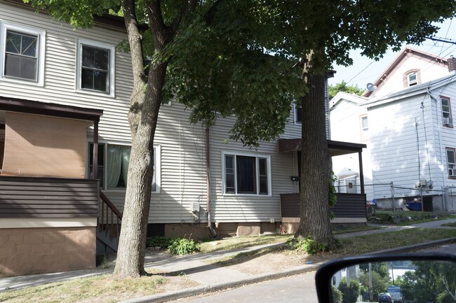 Building Photo - 35 Whinfield St