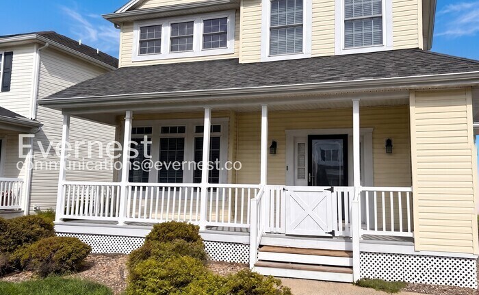 Building Photo - 4 Bed/3.5 Bath Home with Fenced Yard / Pet-Friendly / Available Soon!