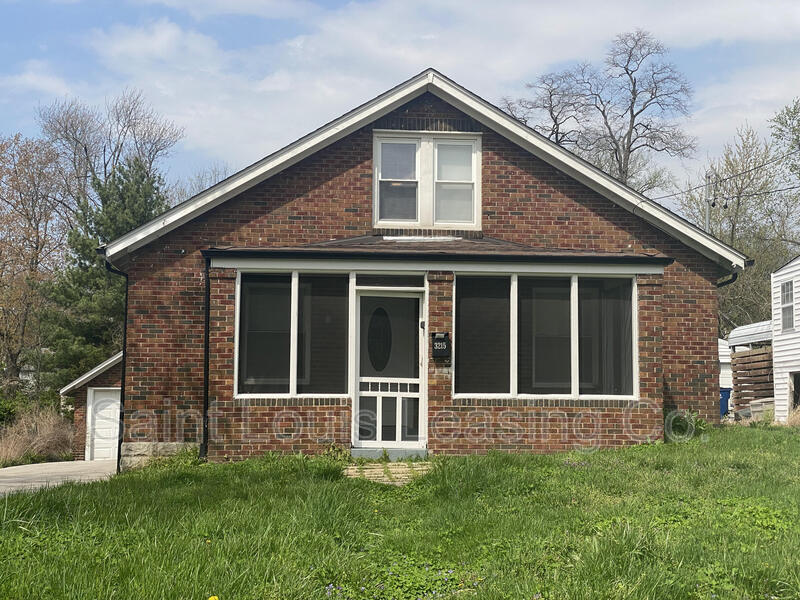 3215 Airway Ave, Breckenridge Hills, MO 63114 House Rental in