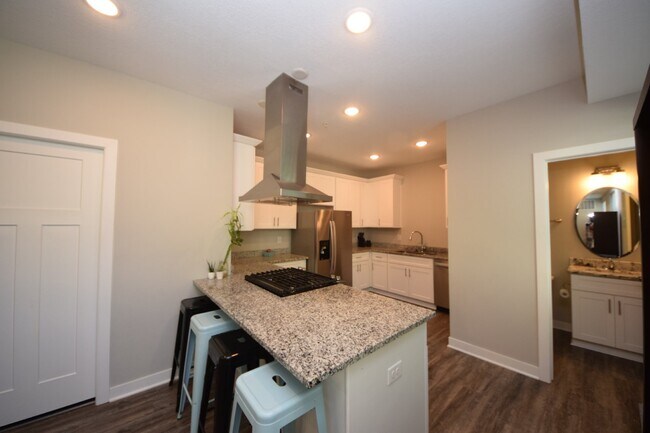 Foto del edificio - Spacious Luxury 2-Bed, 2-Bath Home in Longfellow – Available June 5th!